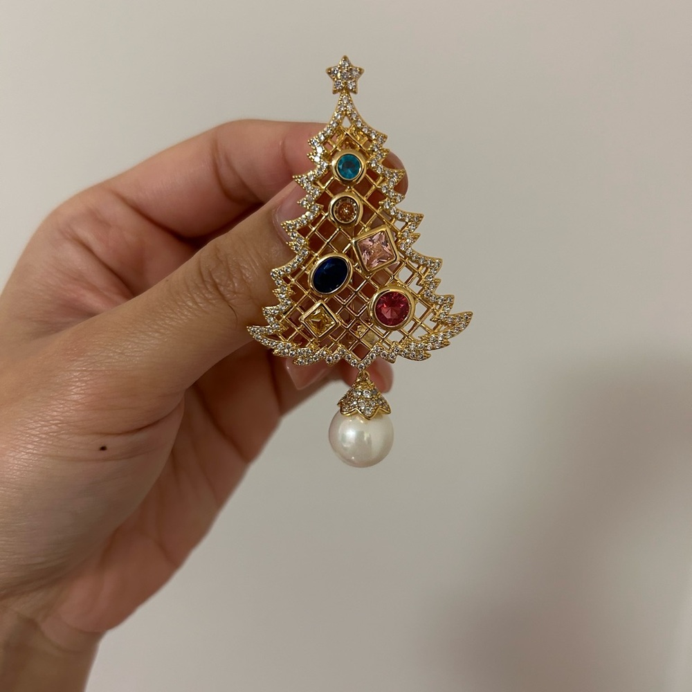 Christmas tree brooches